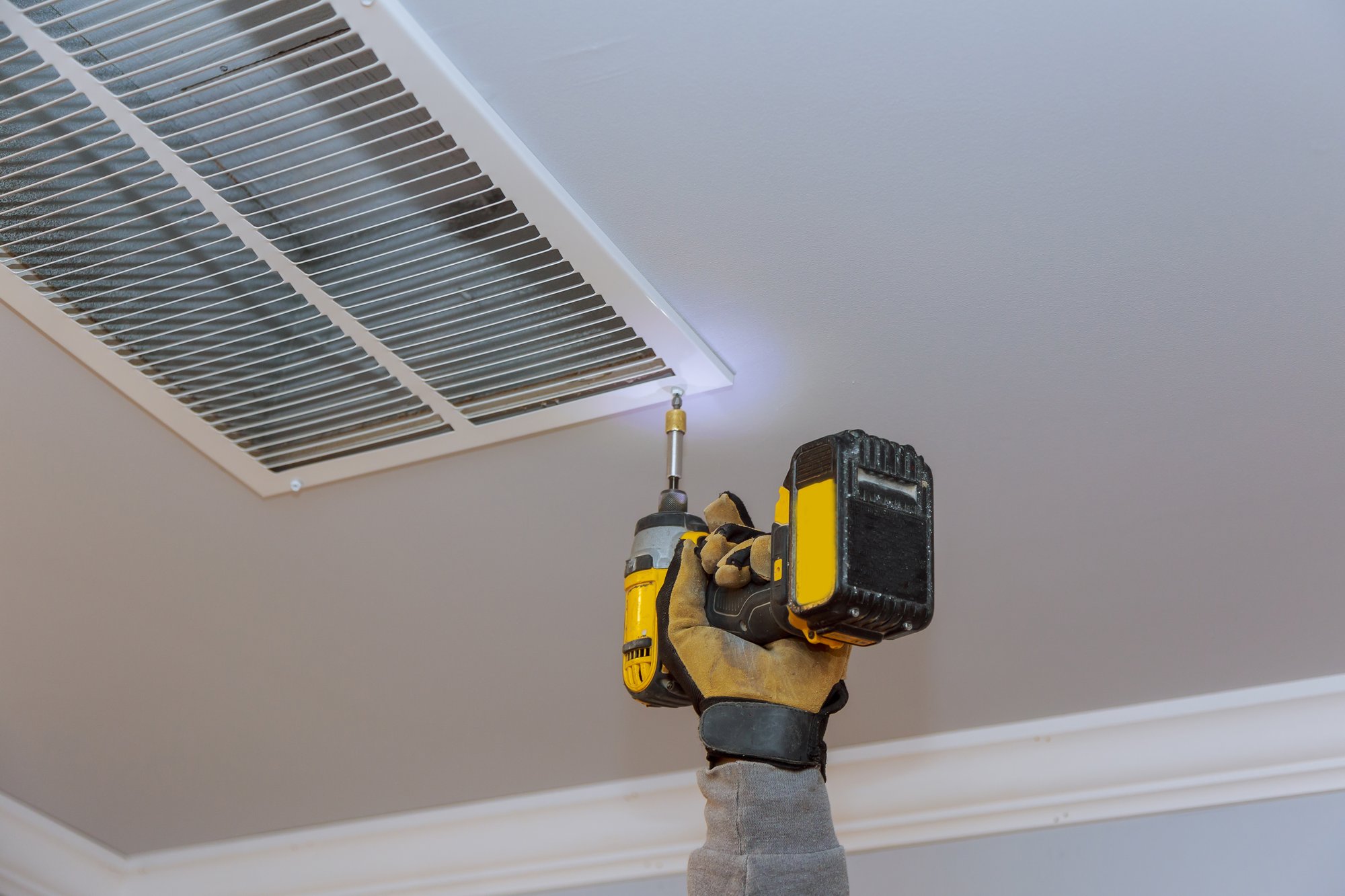 man-is-installing-the-ceiling-vent-cover-for-home-2021-08-29-01-15-12-utc man-is-installing-the-ceiling-vent-cover-for-home-2021-08-29-01-15-12-utc